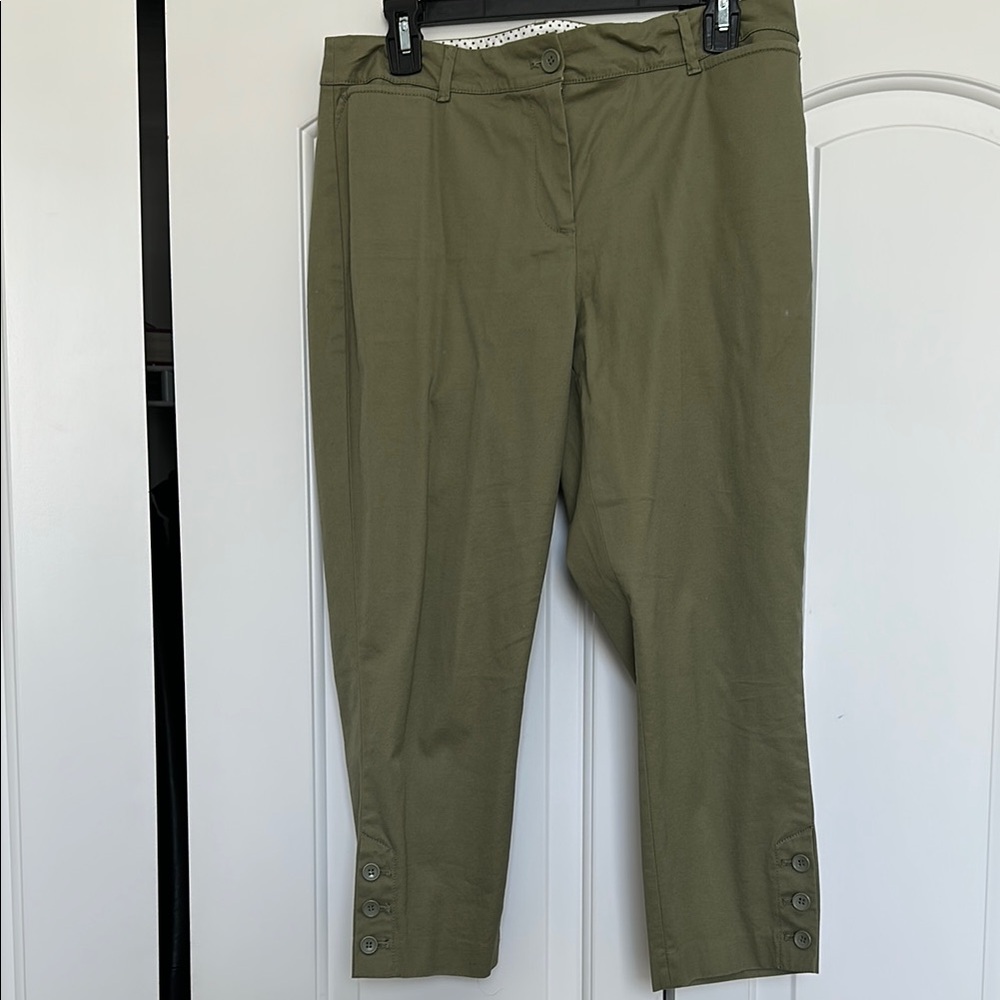 Talbots Olive perfect crop , button detail on hem.petite, size 8P